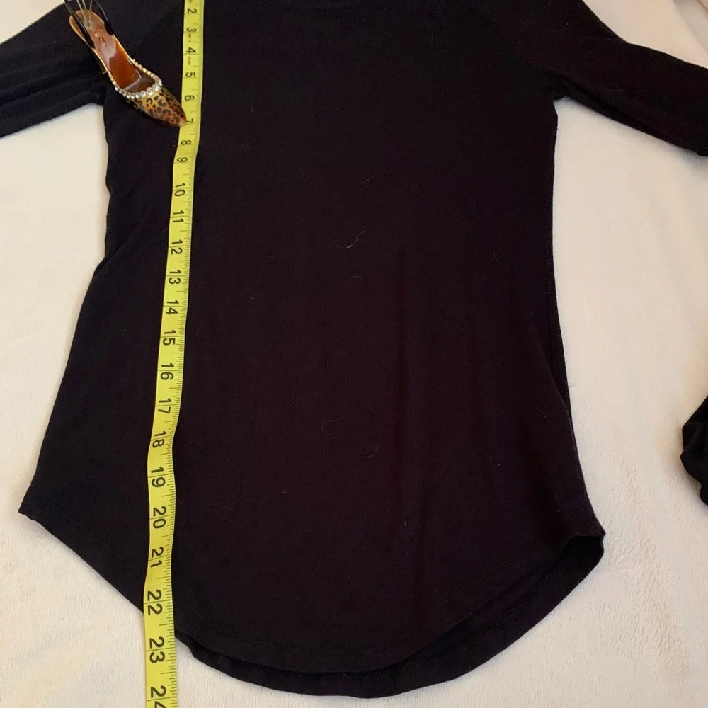 FREE PEOPLE ladies 95% rayon black “To the Tropics” size medium, long sleeve top